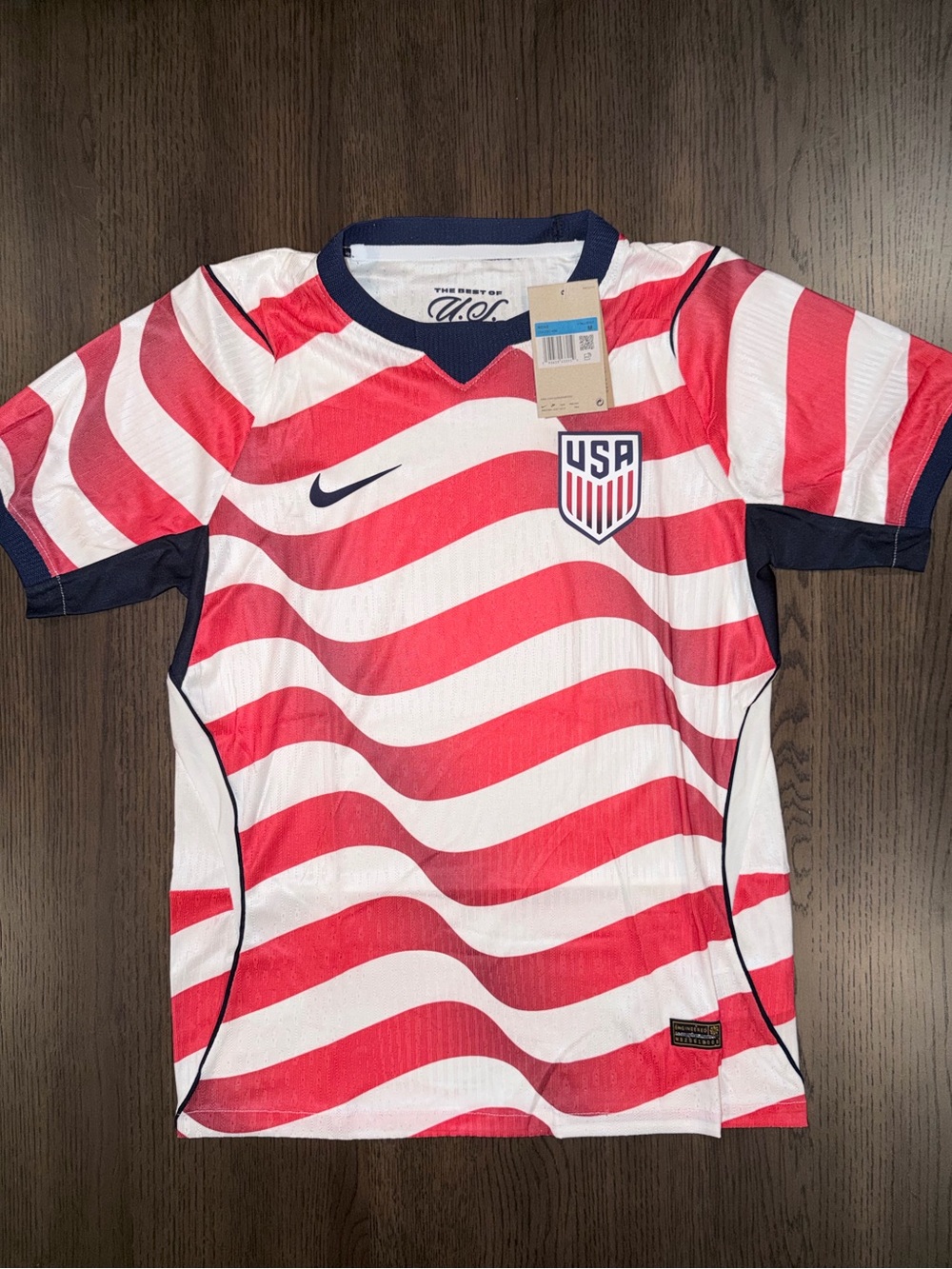 NWT Nike Men’s Medium USA Red White Wave Soccer Top